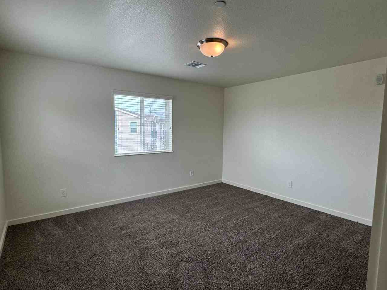 21155 Gosling Rd - Photo 5 of 9