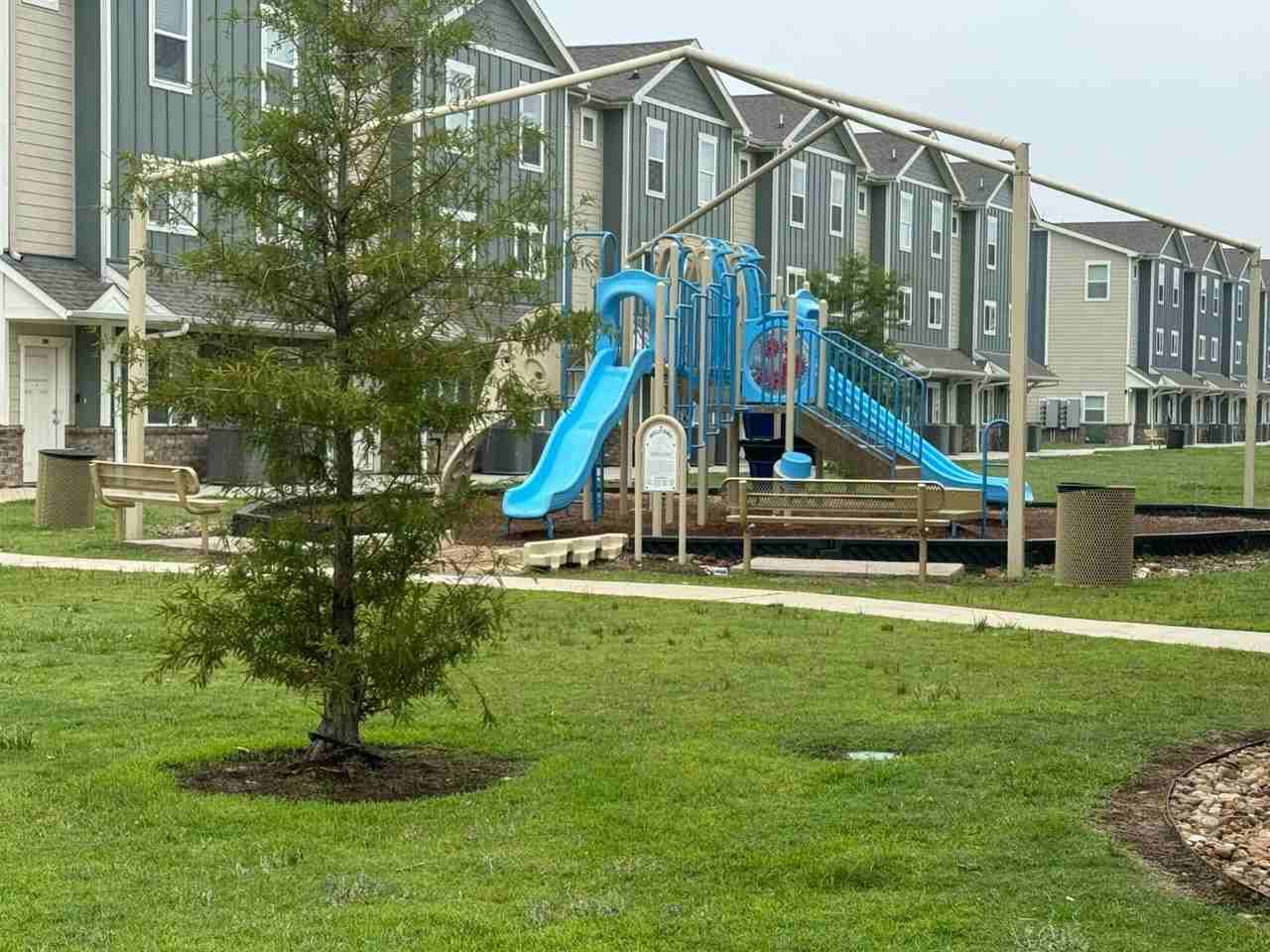 21155 Gosling Rd - Photo 6 of 9