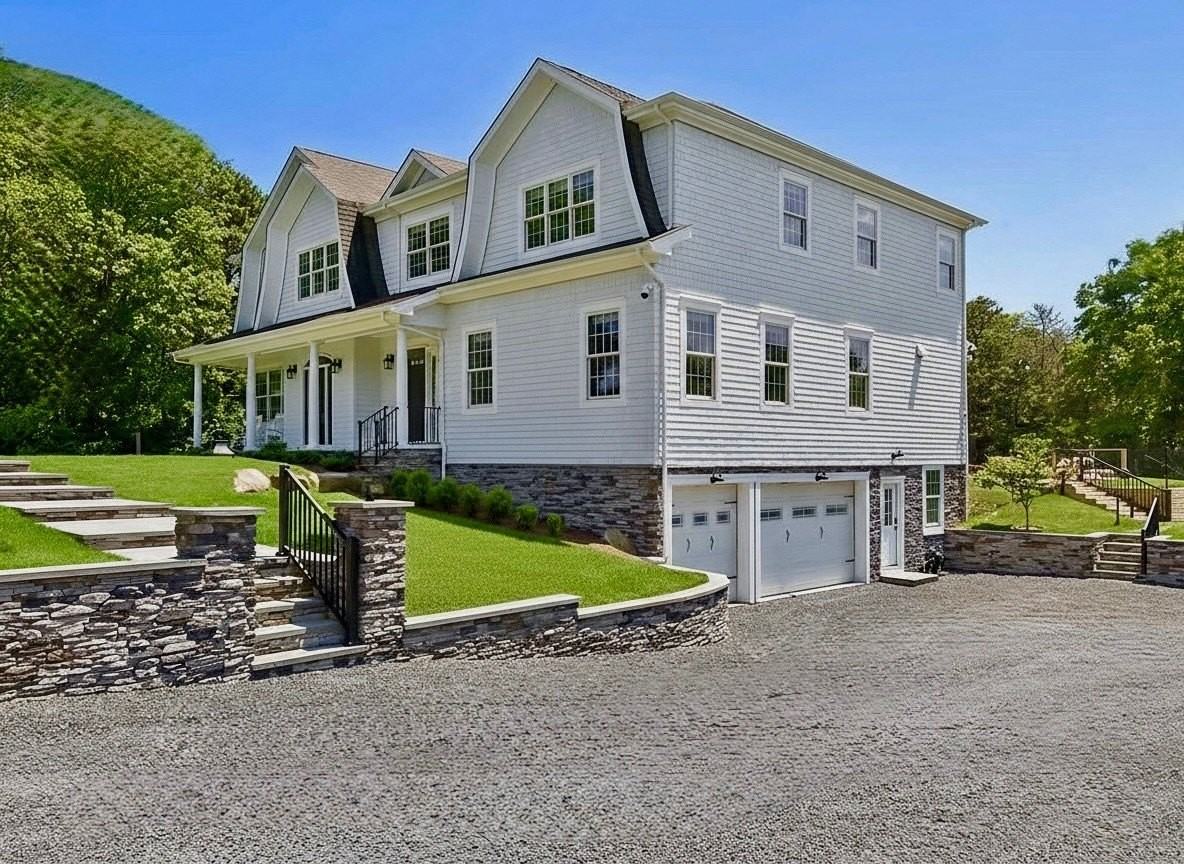 490 Montauk Hwy - Photo 3 of 40