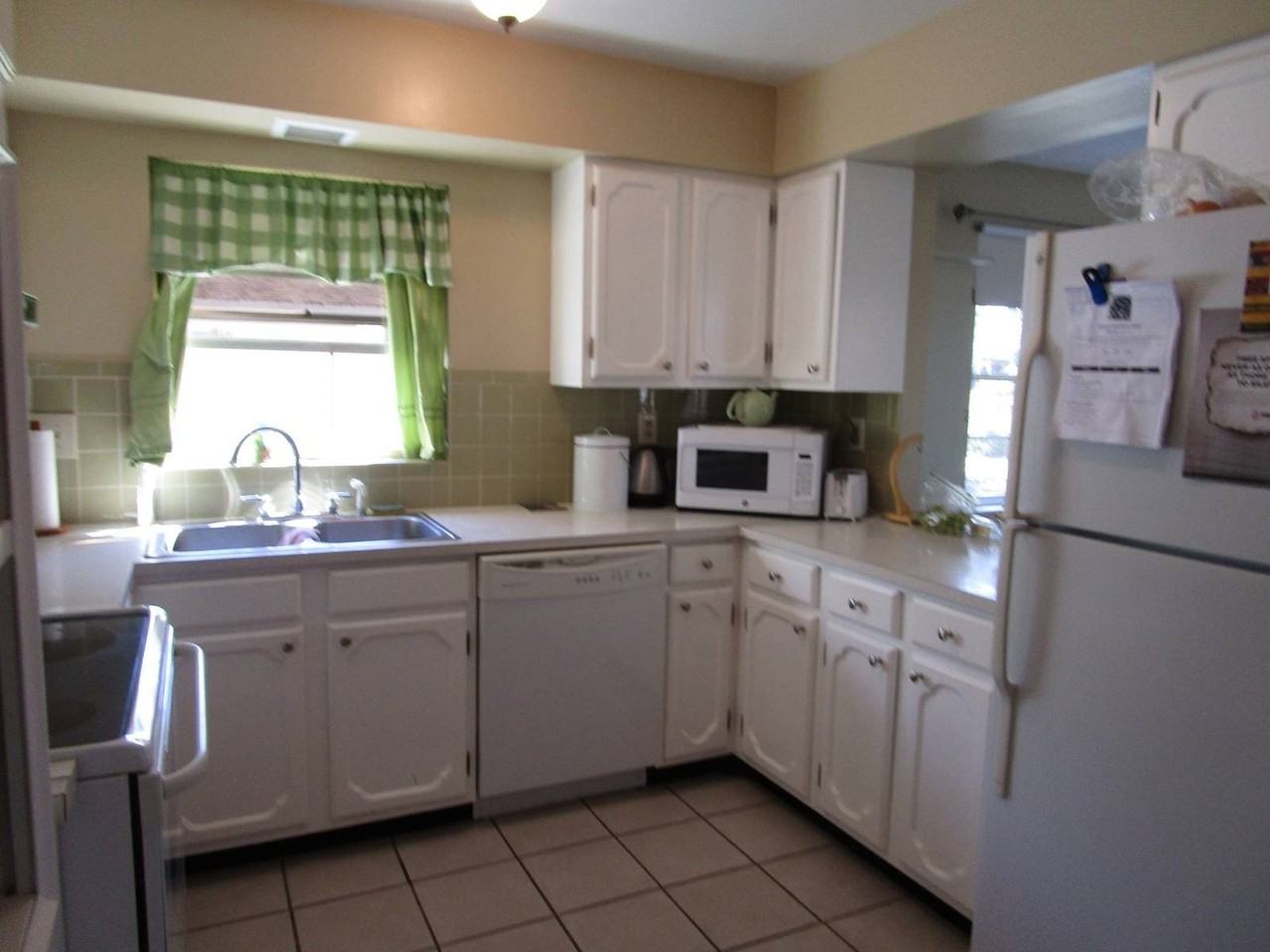 2641 Greenacre Dr - Photo 7 of 24