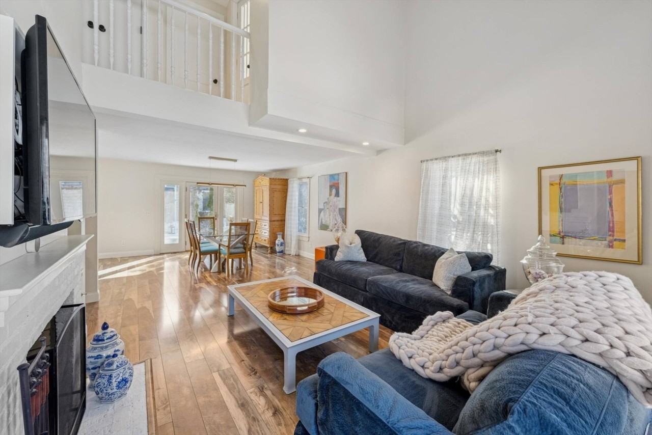 570 Hampton Rd #22 - Photo 5 of 26