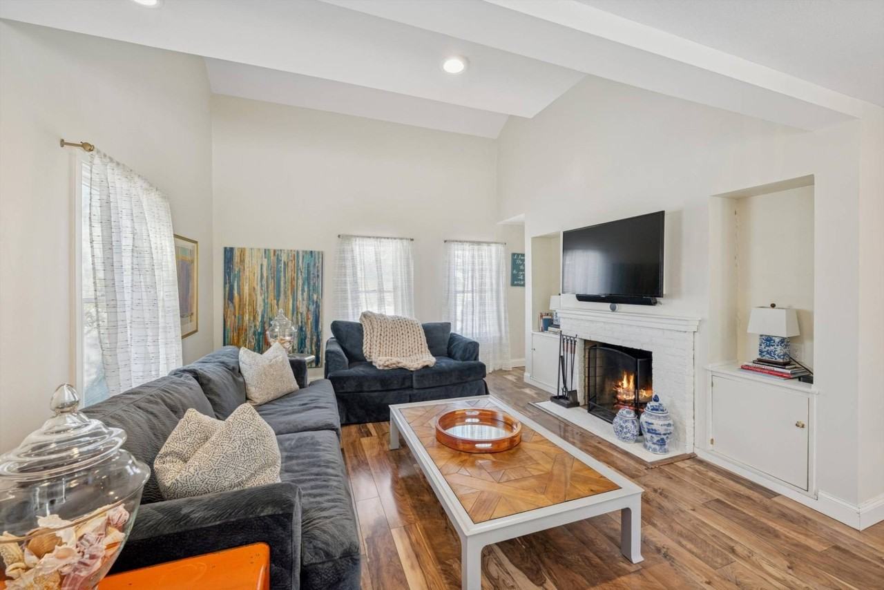 570 Hampton Rd #22 - Photo 6 of 26