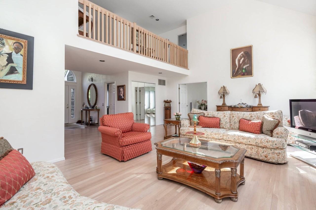 2784 Deerfield Rd - Photo 3 of 17