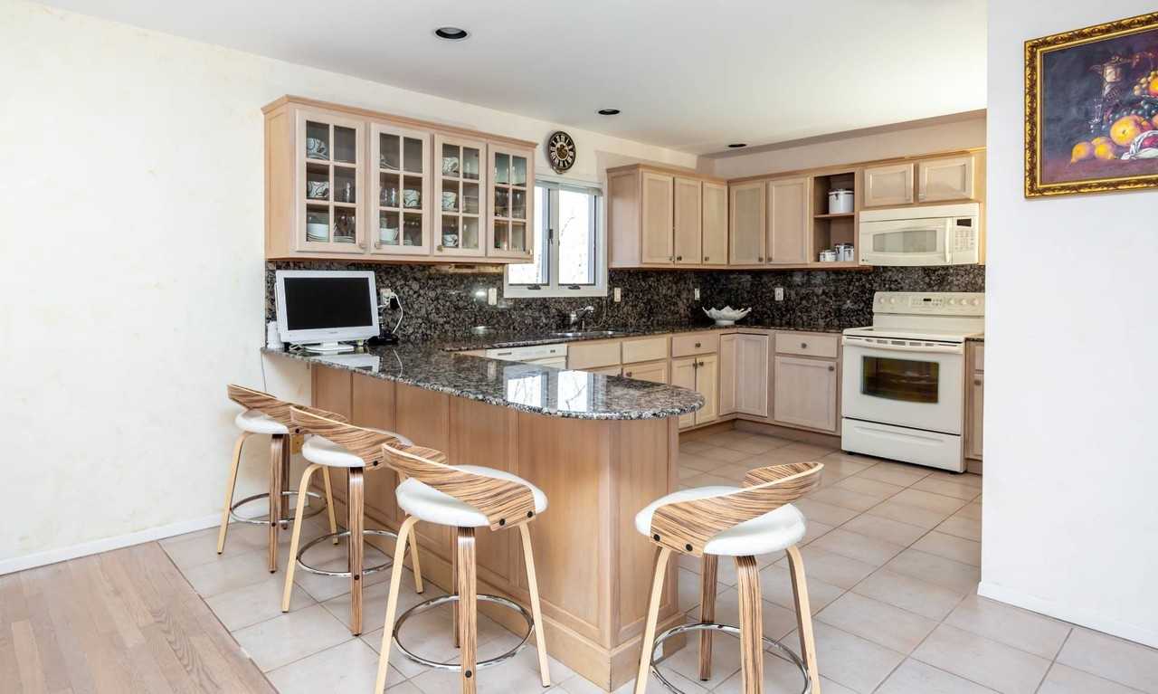 2784 Deerfield Rd - Photo 5 of 17