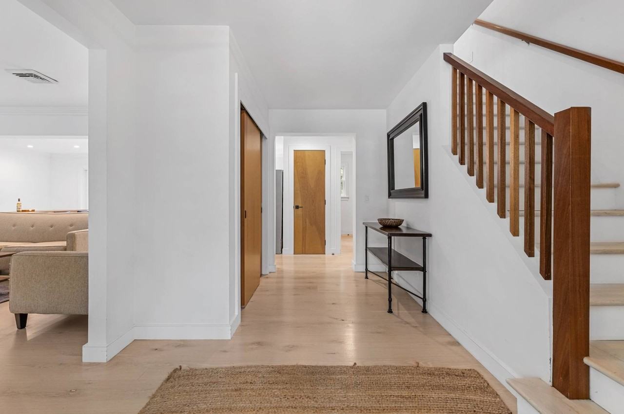 22 W Gate Rd - Photo 5 of 30