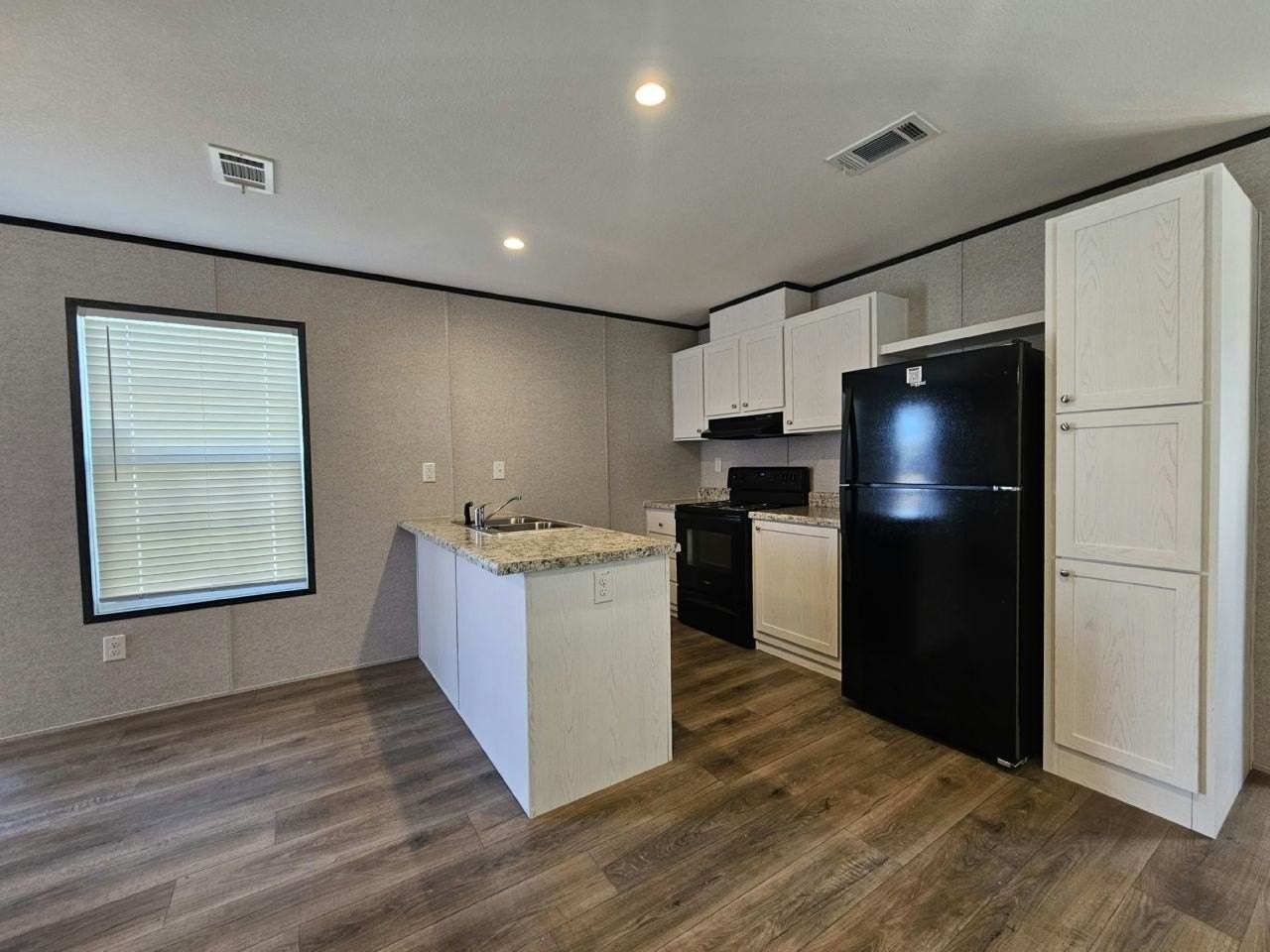 527 Suwanee Dr #2027 - Photo 2 of 10