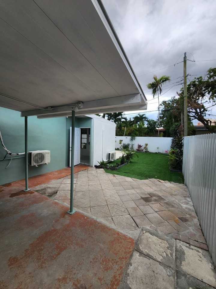 4100 Nw 5th St #2 - Photo 2 of 8