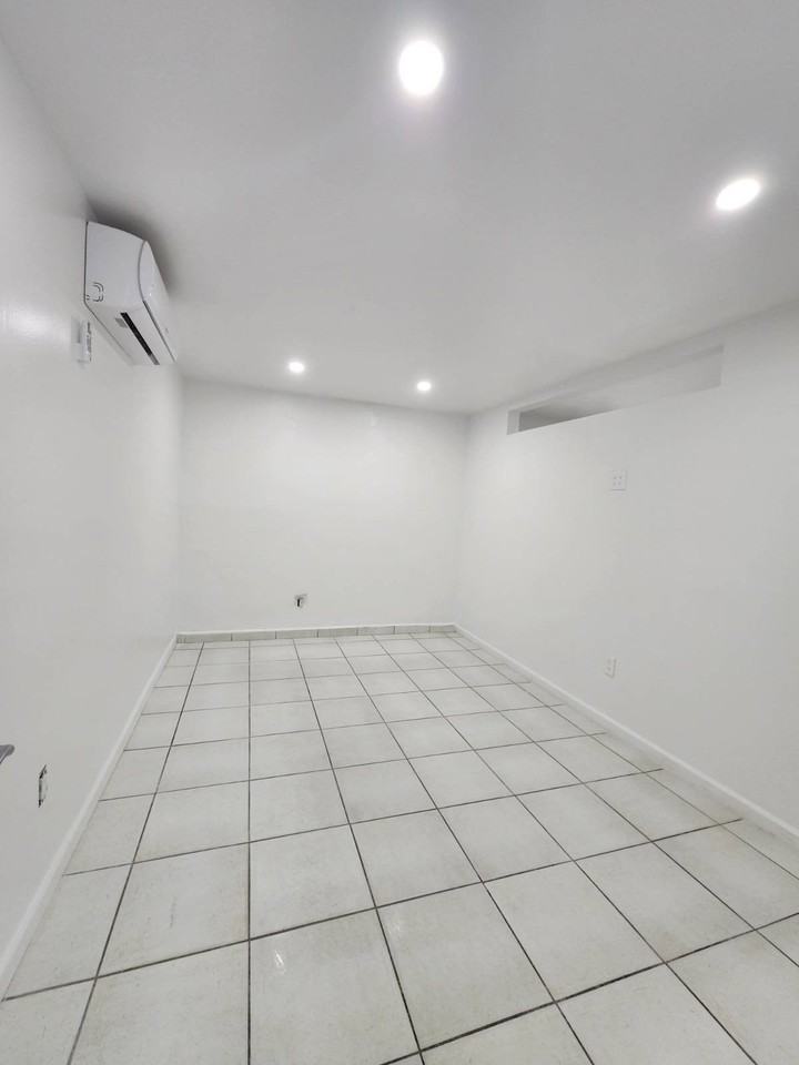 4100 Nw 5th St #2 - Photo 4 of 8