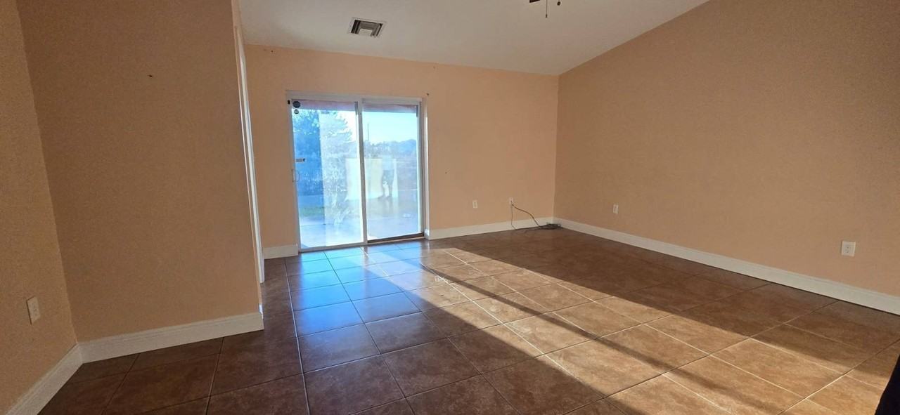410 Piper Ave - Photo 2 of 12