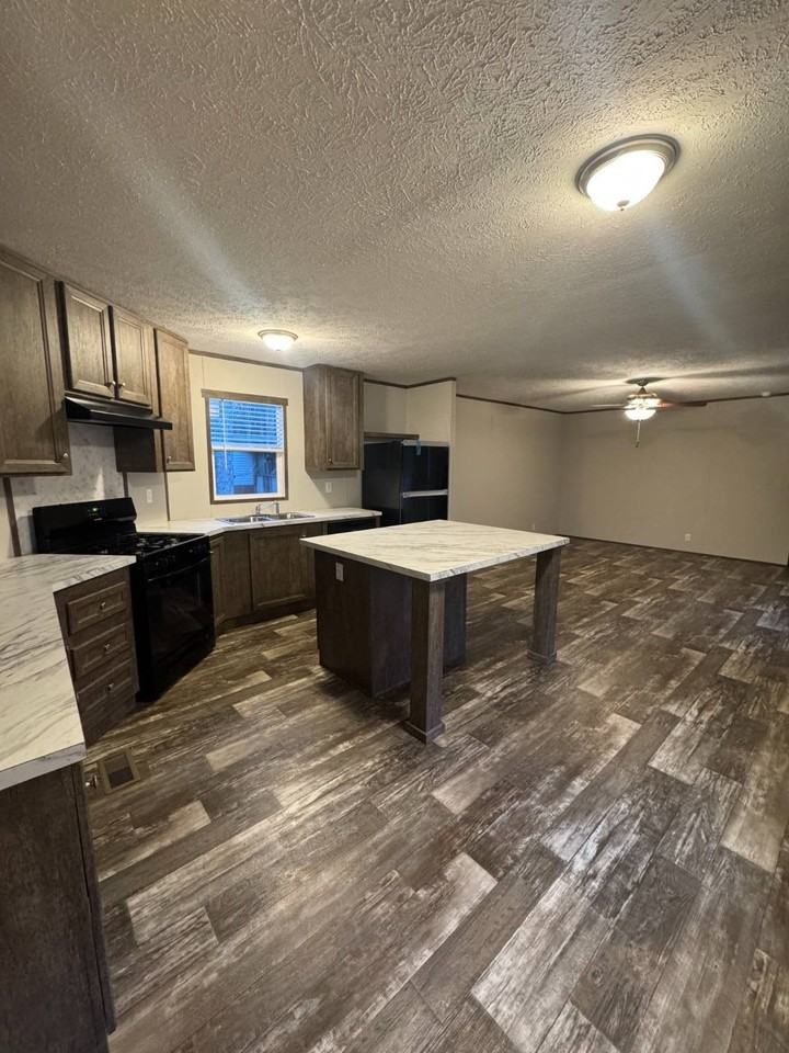 289 Bristol Dr - Photo 3 of 10
