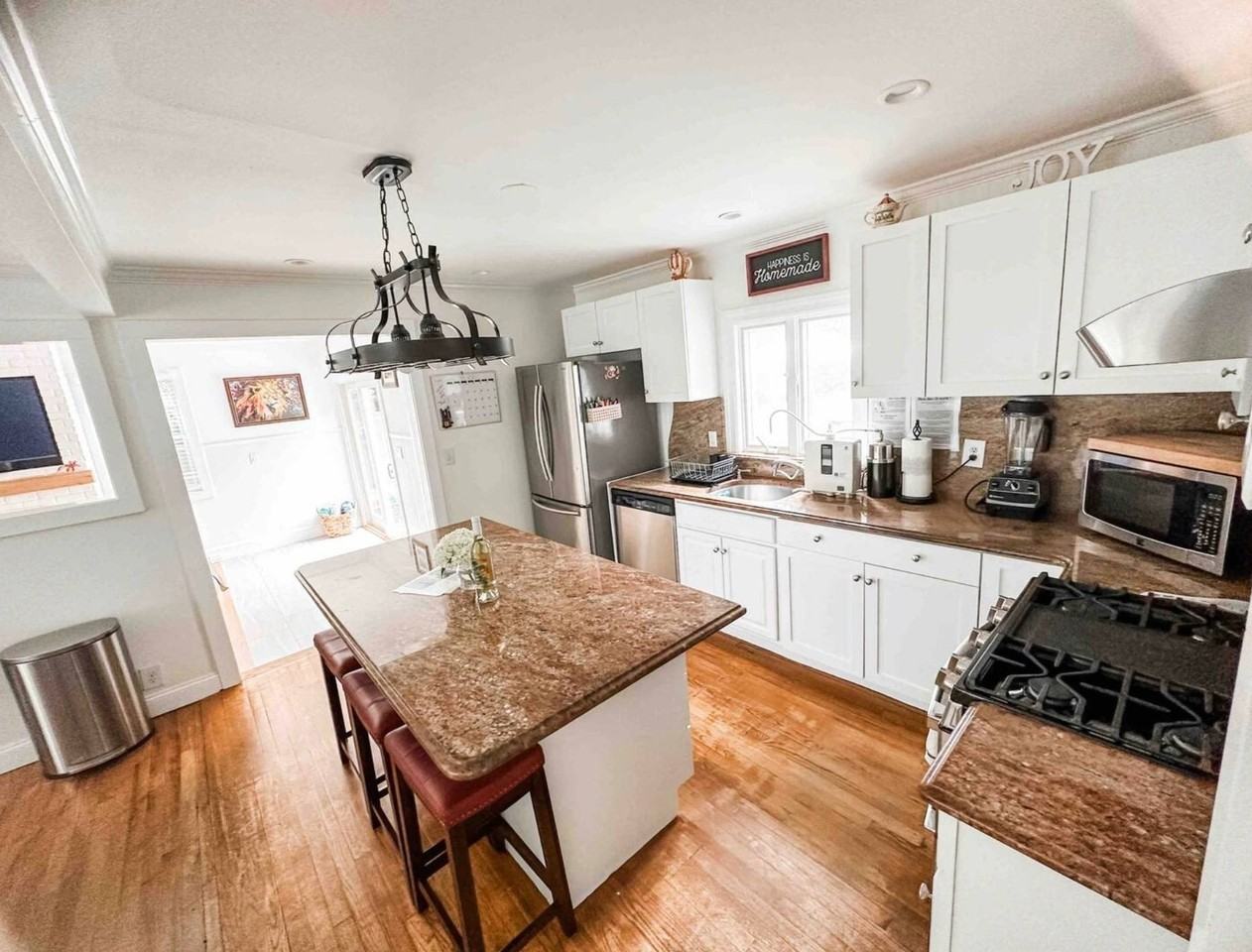 64 Clinton St - Photo 4 of 13