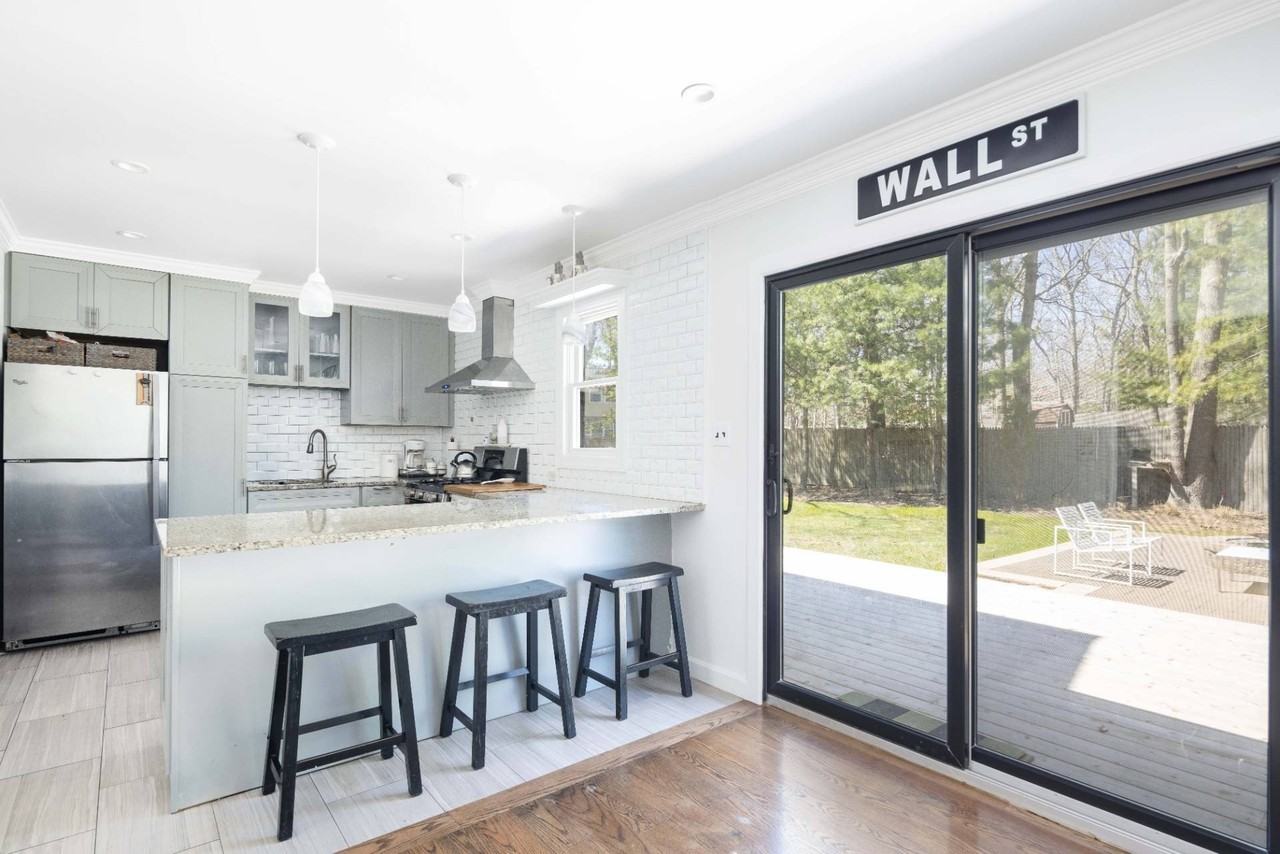 41 Clinton St - Photo 5 of 16
