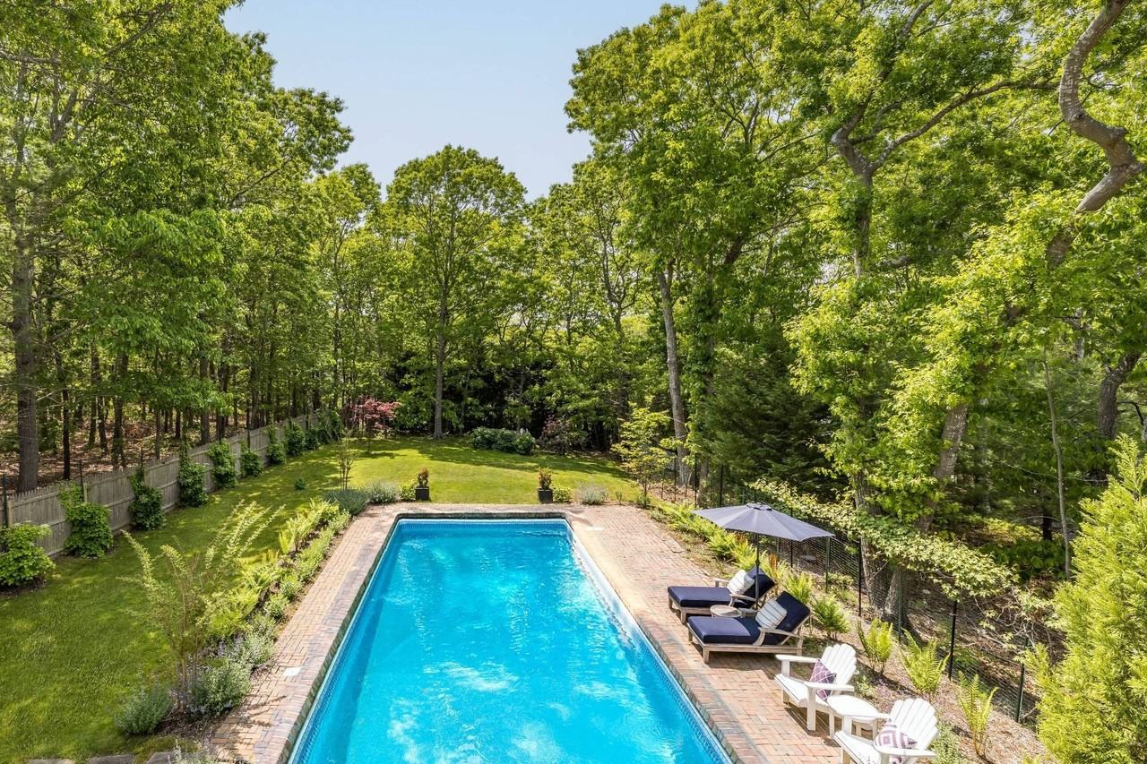 29 Oyster Pond Ln - Photo 2 of 36
