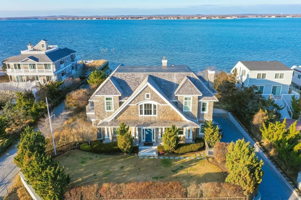 632 DUNE RD - Photo 2 of 22