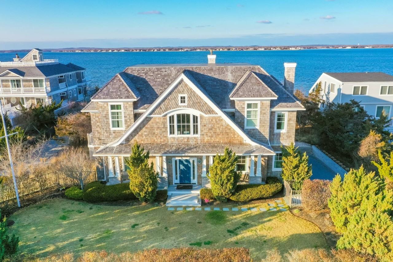 632 DUNE RD - Photo 4 of 22