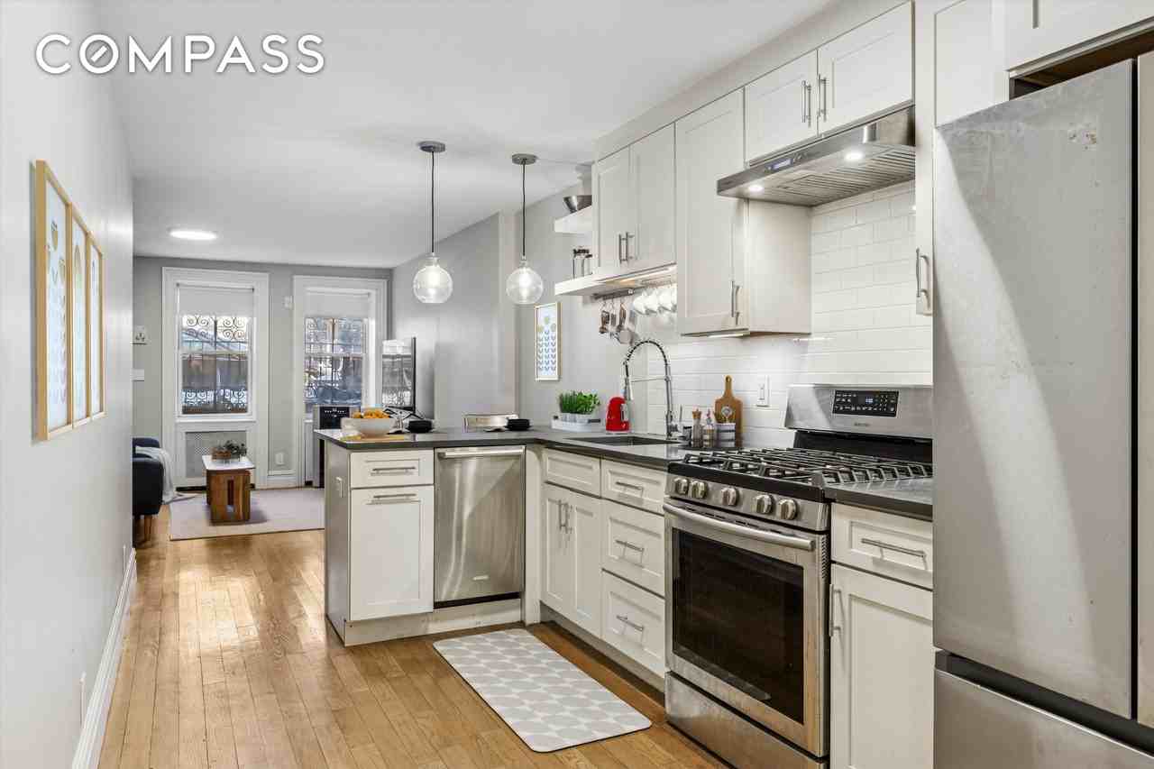 318 W 140th St - Photo 2 of 11