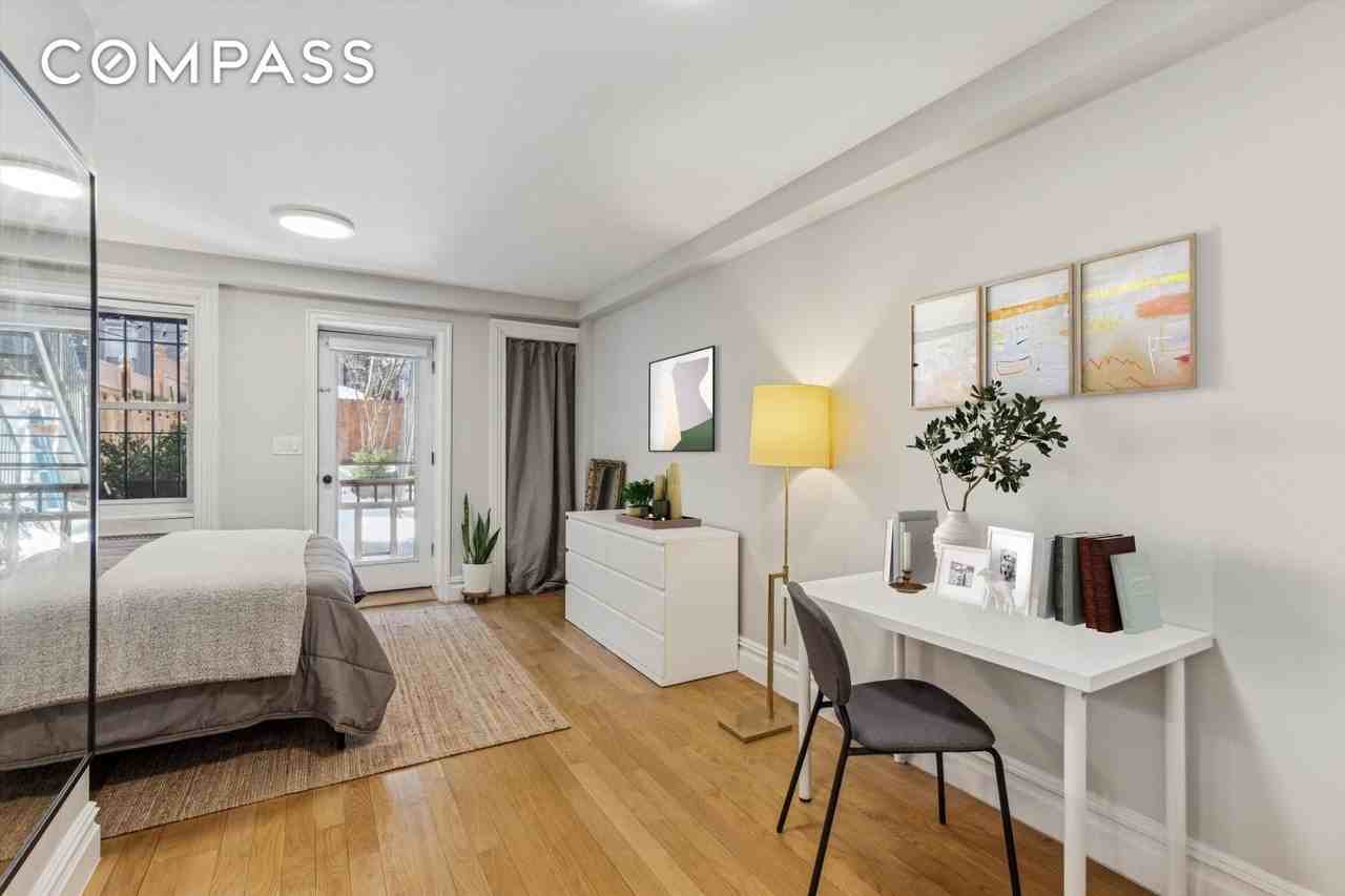 318 W 140th St - Photo 4 of 11