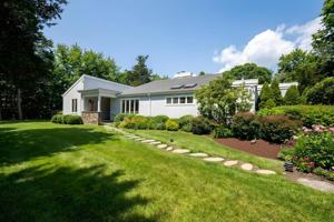 featured image of 14 Rose Hill Rd