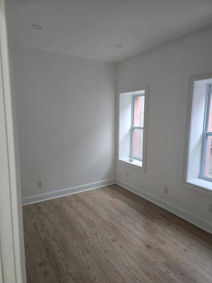 2050 Strauss St #2 - Photo 3 of 11