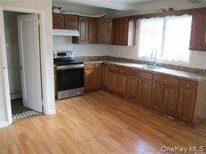 323 Peninsula Blvd - Photo 3 of 12