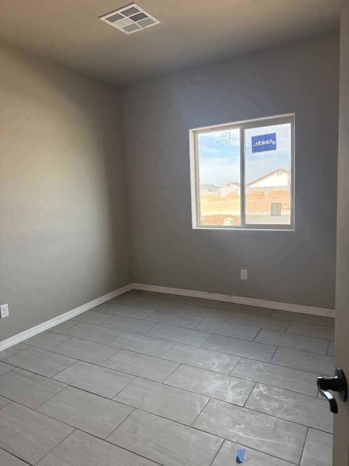 10623 E 45th St - Photo 4 of 6