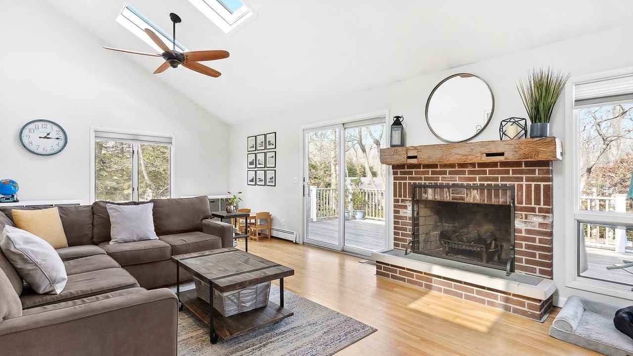 159 Woodbine Dr - Photo 4 of 11