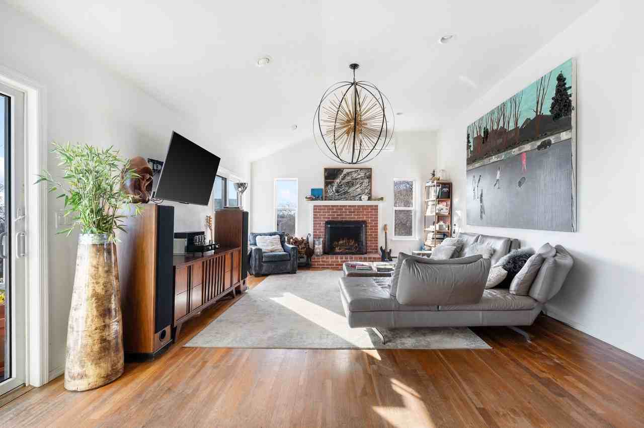 83 S Fairview Ave - Photo 3 of 13