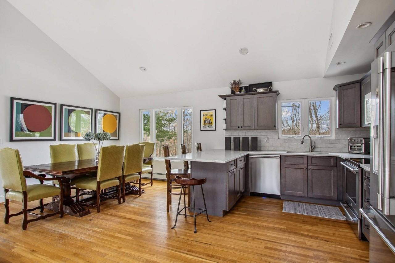 30 Squires Blvd - Photo 3 of 11