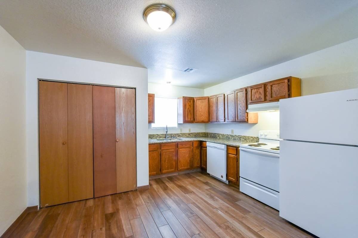 501 Arch St - Photo 3 of 4