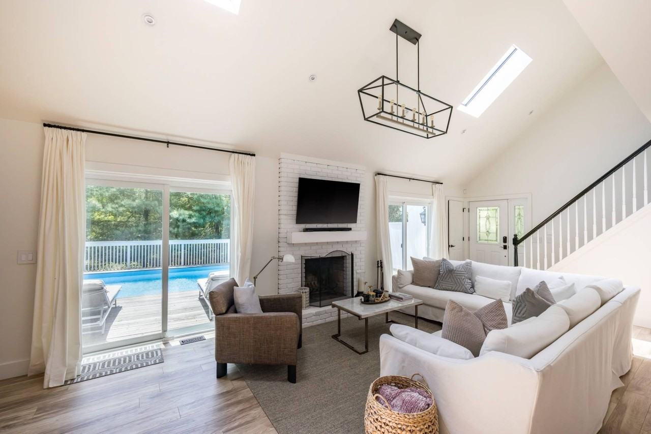 147 Sycamore Dr - Photo 4 of 15