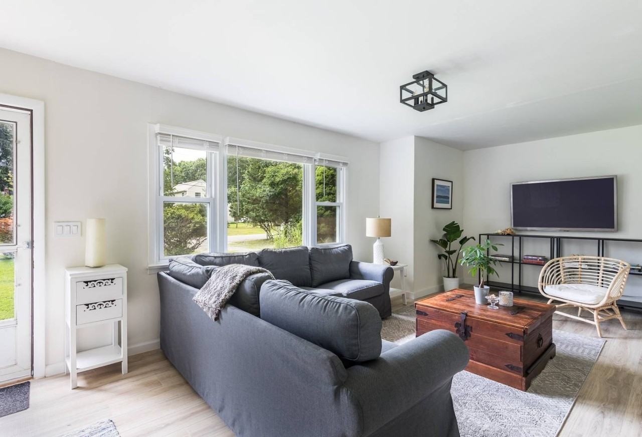 17 Ayrshire Pl - Photo 4 of 21