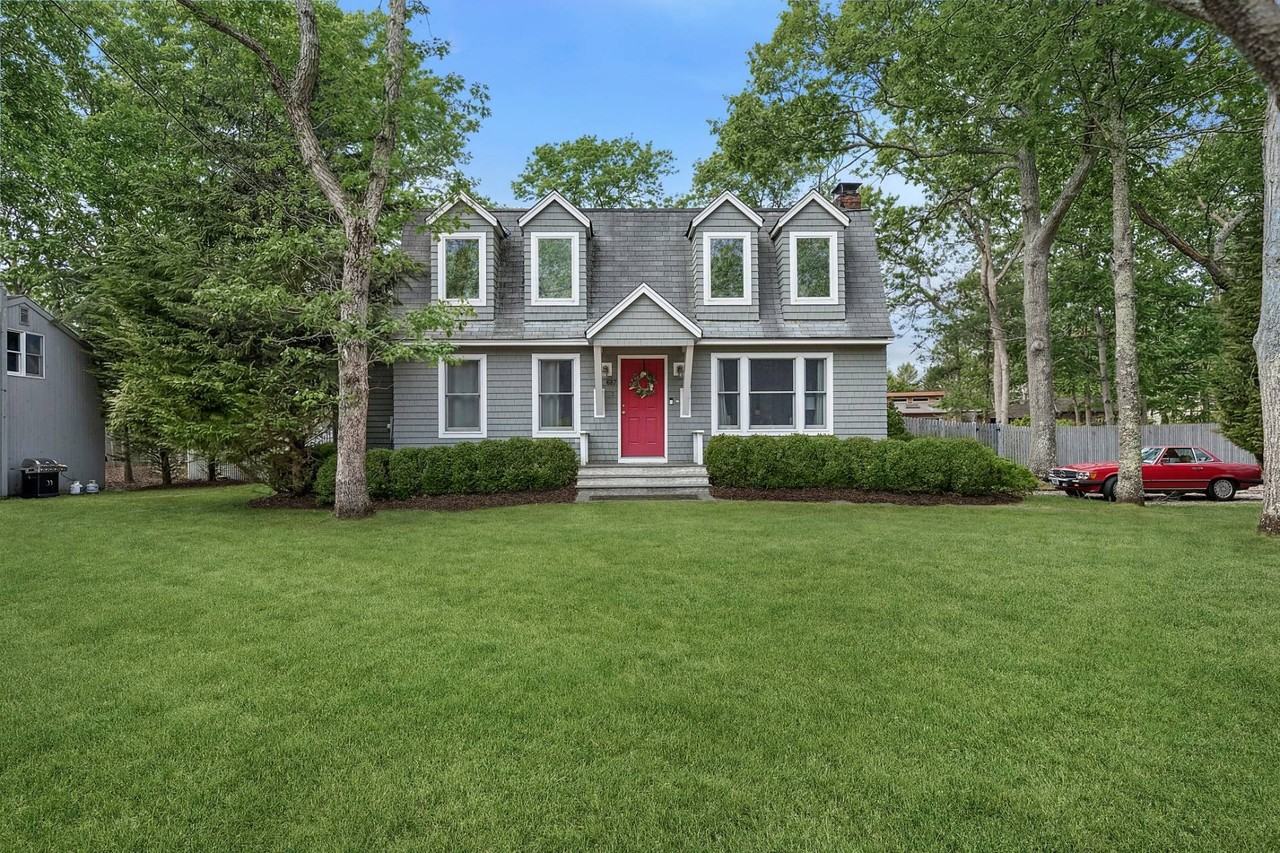687 Accabonac Rd - Photo 2 of 17