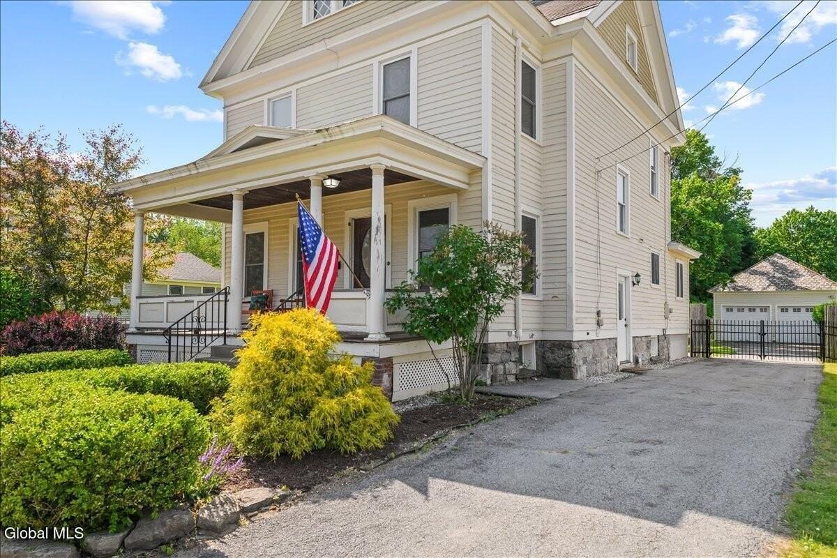 162 Lake Ave - Photo 2 of 30