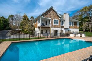featured image of 10 Peconic View Ct