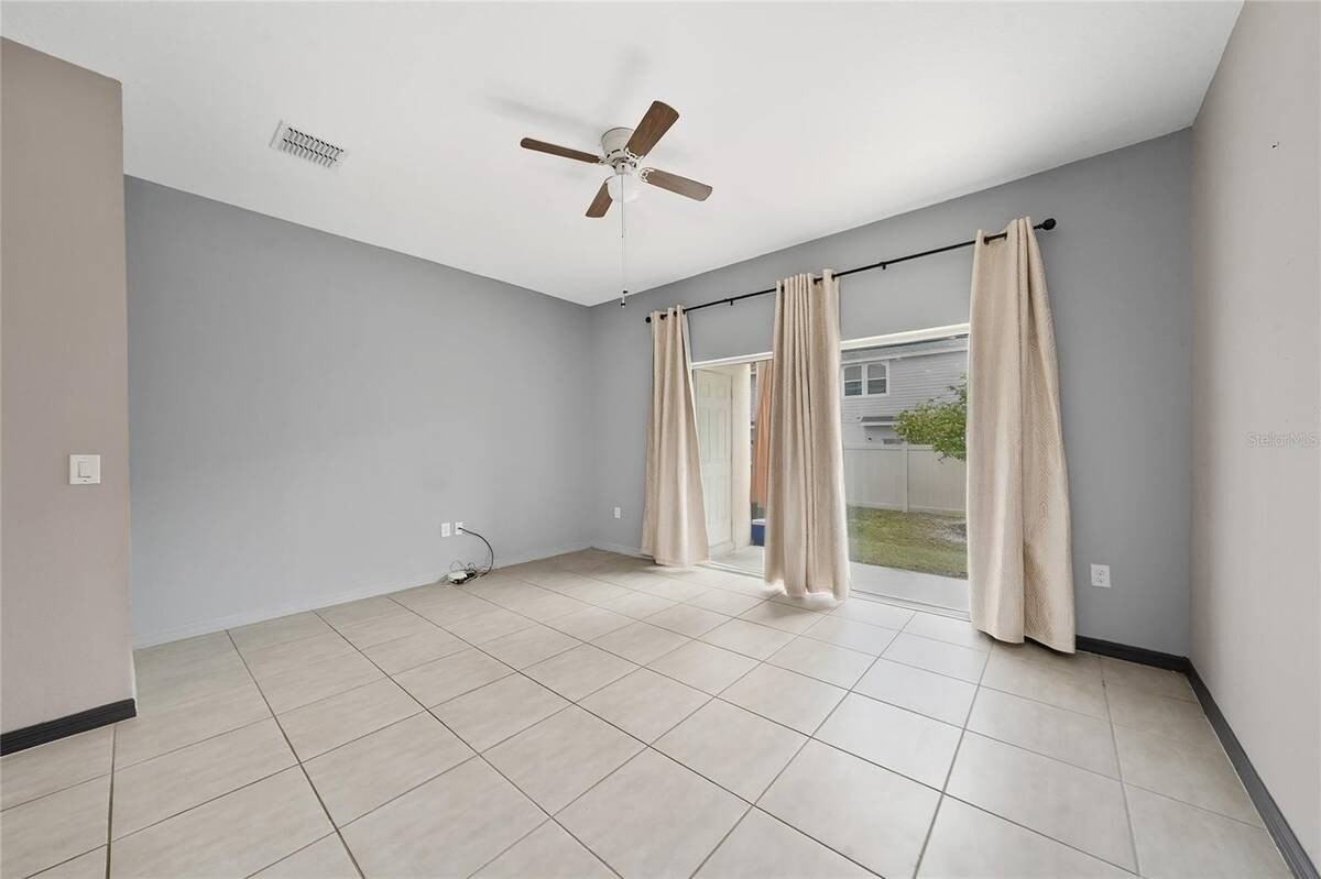 2060 Viewfinder St - Photo 4 of 23