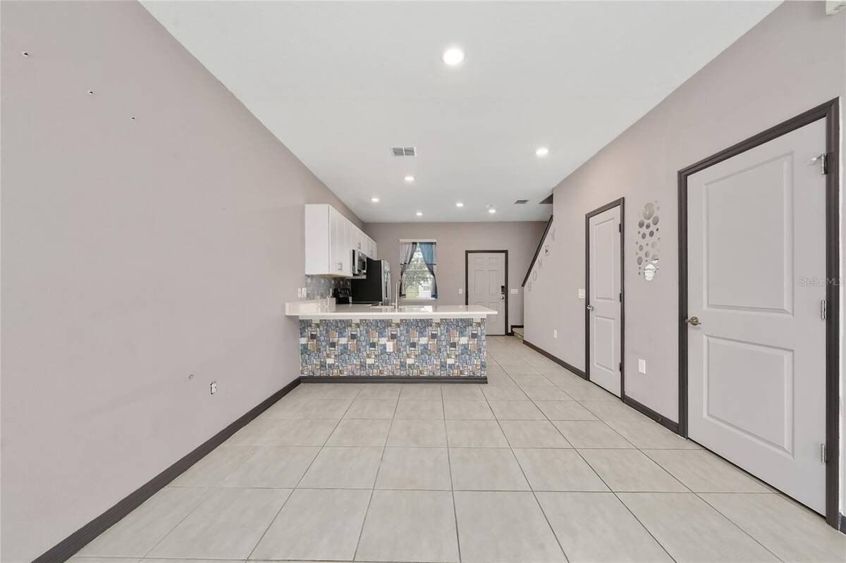 2060 Viewfinder St - Photo 6 of 23