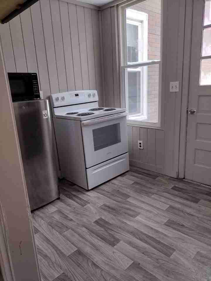 1124 Lenox Ave #2 - Photo 4 of 7