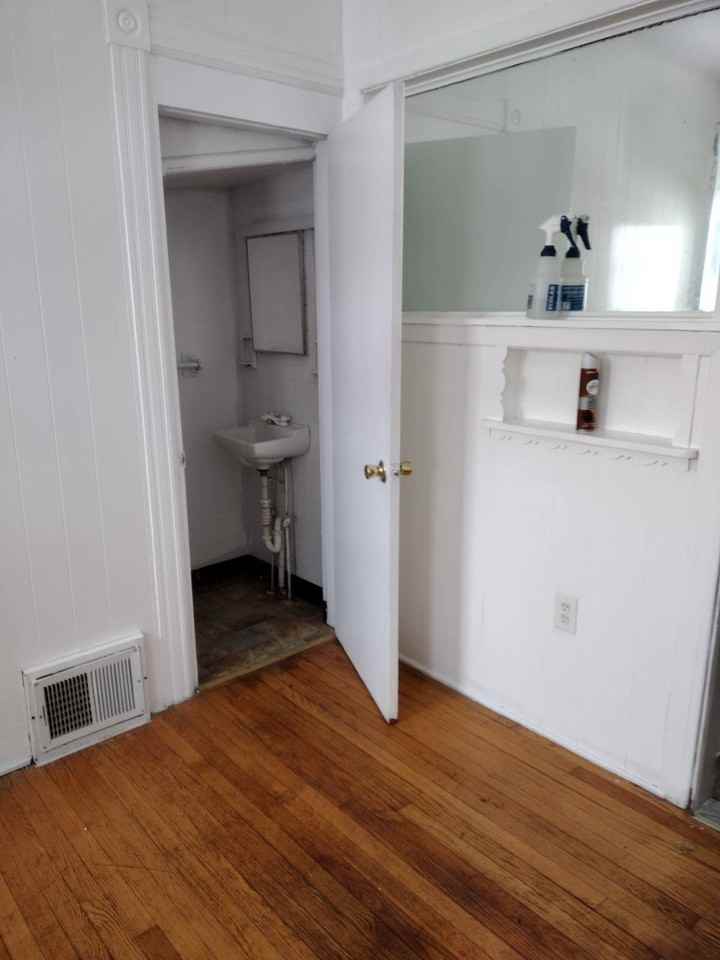 1124 Lenox Ave #2 - Photo 5 of 7
