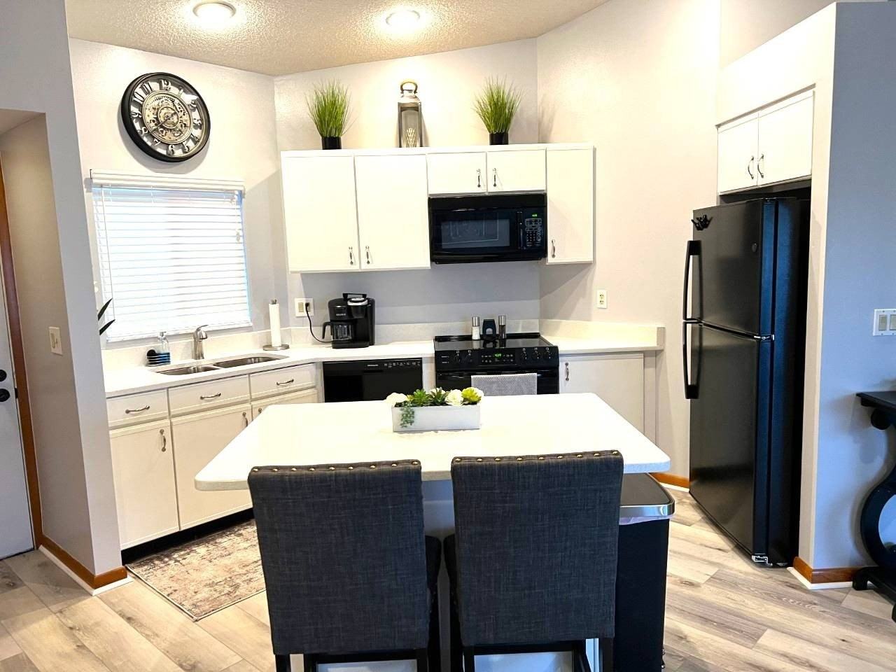 4801 Casablanca Cir - Photo 7 of 33