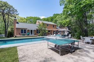 featured image of 4 Neighborhood House Rd