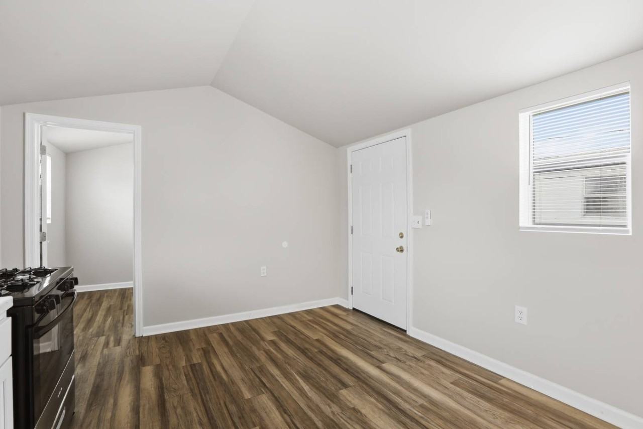 22600 Middlebelt Rd #D13 - Photo 4 of 11