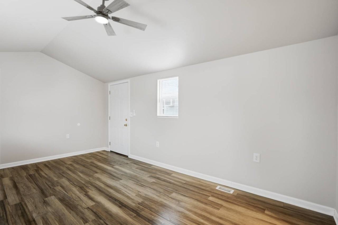 22600 Middlebelt Rd #D13 - Photo 5 of 11