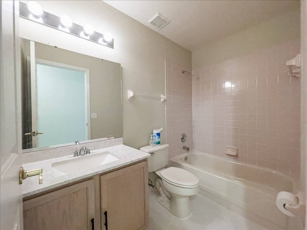 218 Landford Park Dr. - Photo 5 of 14