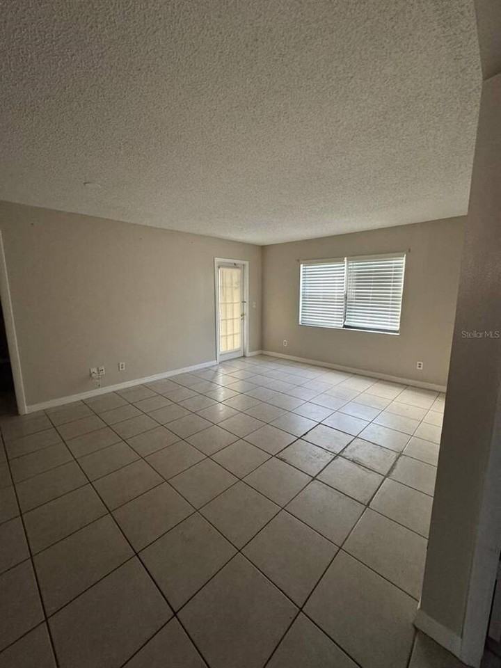 2416 Se Garden Ter #203 - Photo 4 of 17