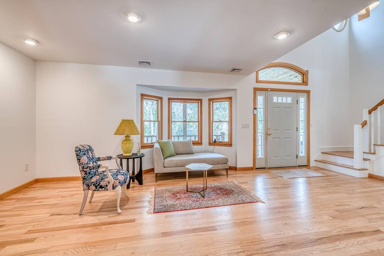 563 Montauk Hwy - Photo 4 of 27