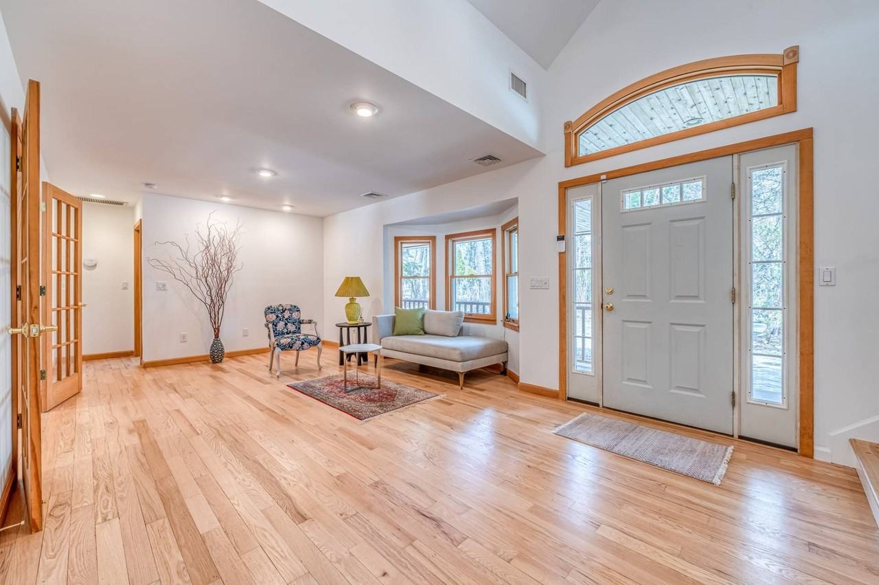 563 Montauk Hwy - Photo 5 of 27