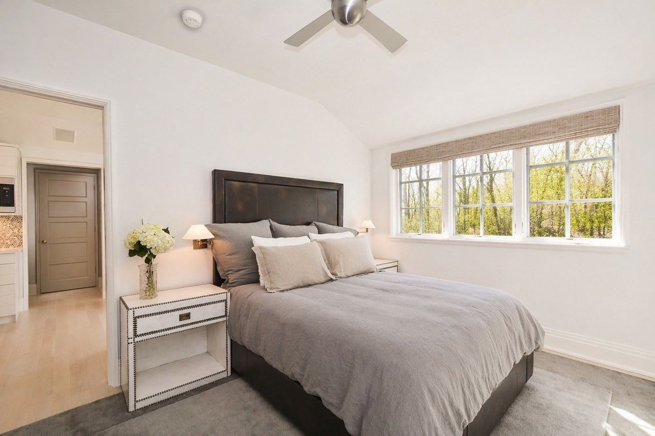 411 Montauk Hwy - Photo 4 of 7