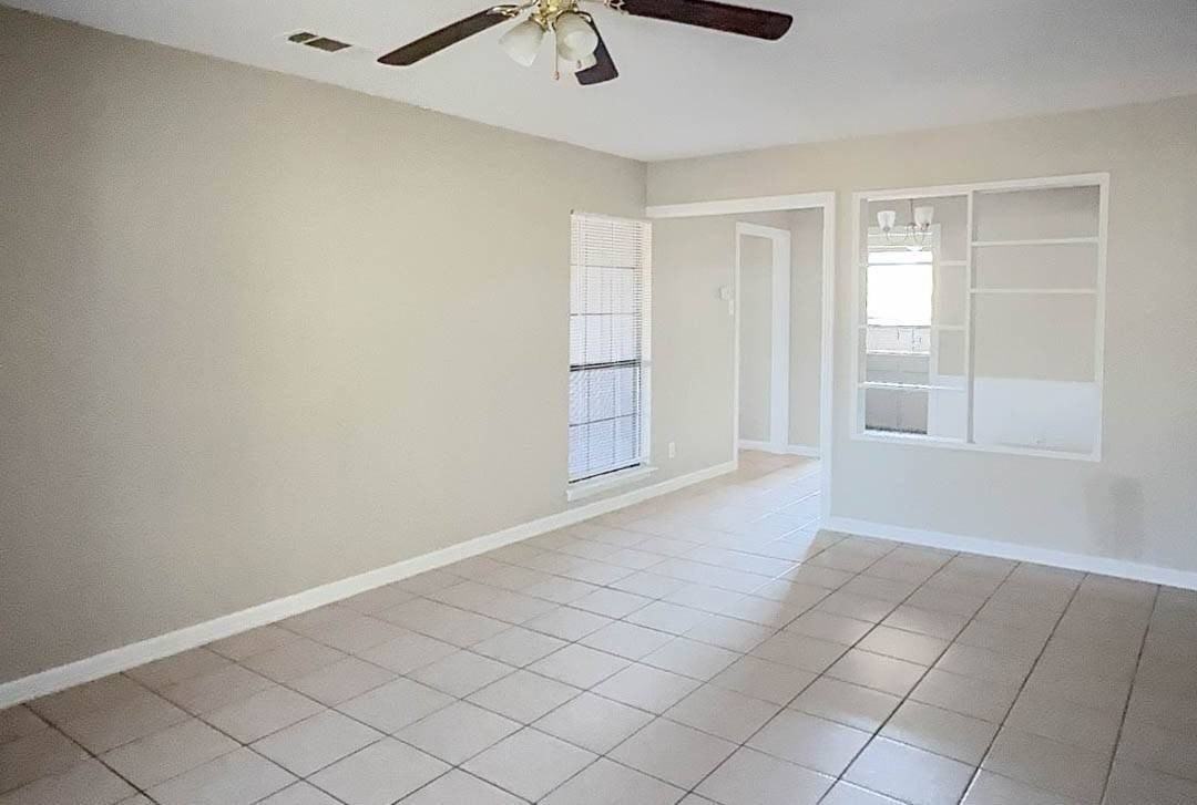 909 Wells St - Photo 4 of 14