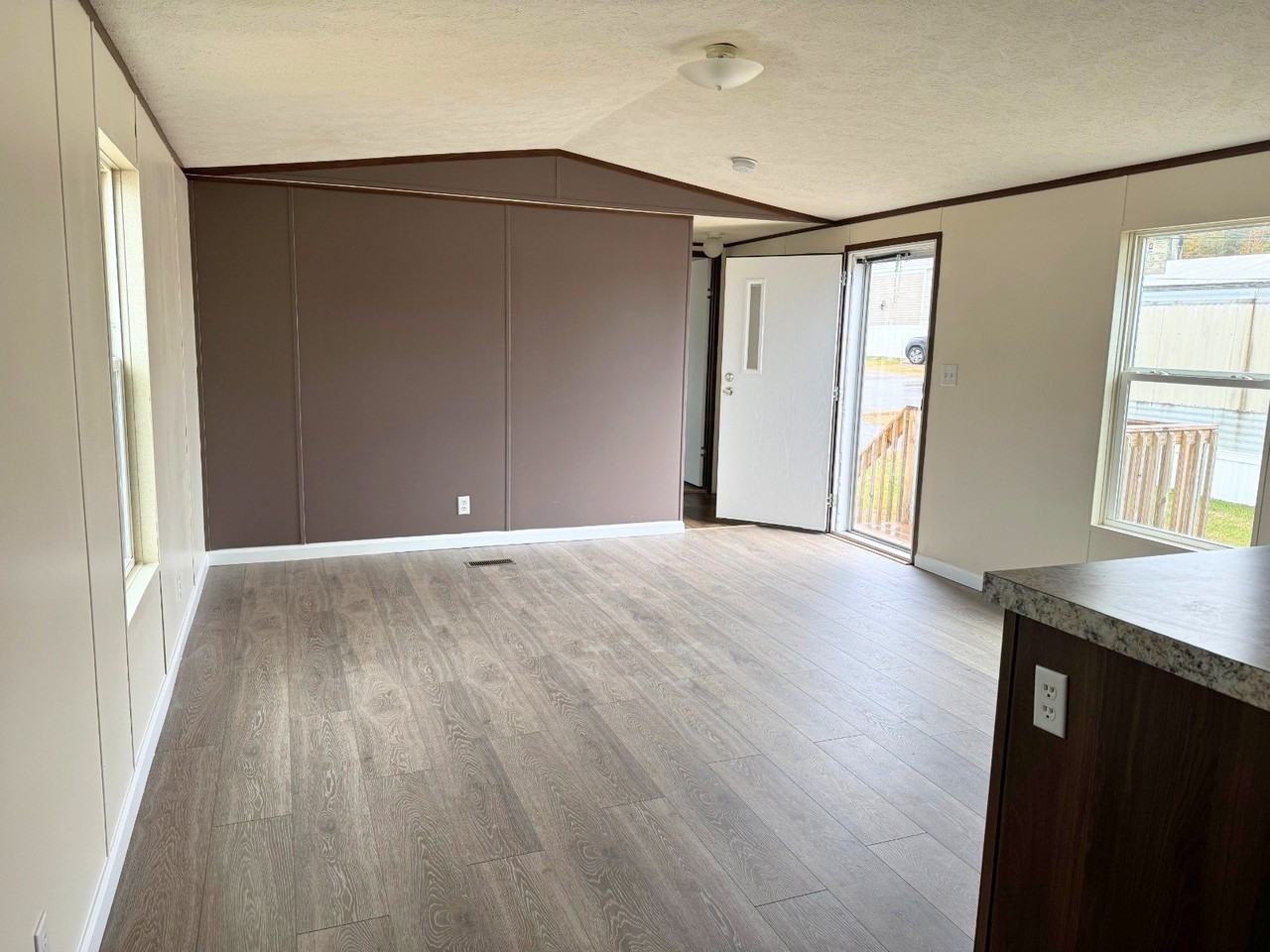 565 Travis Way - Photo 5 of 11
