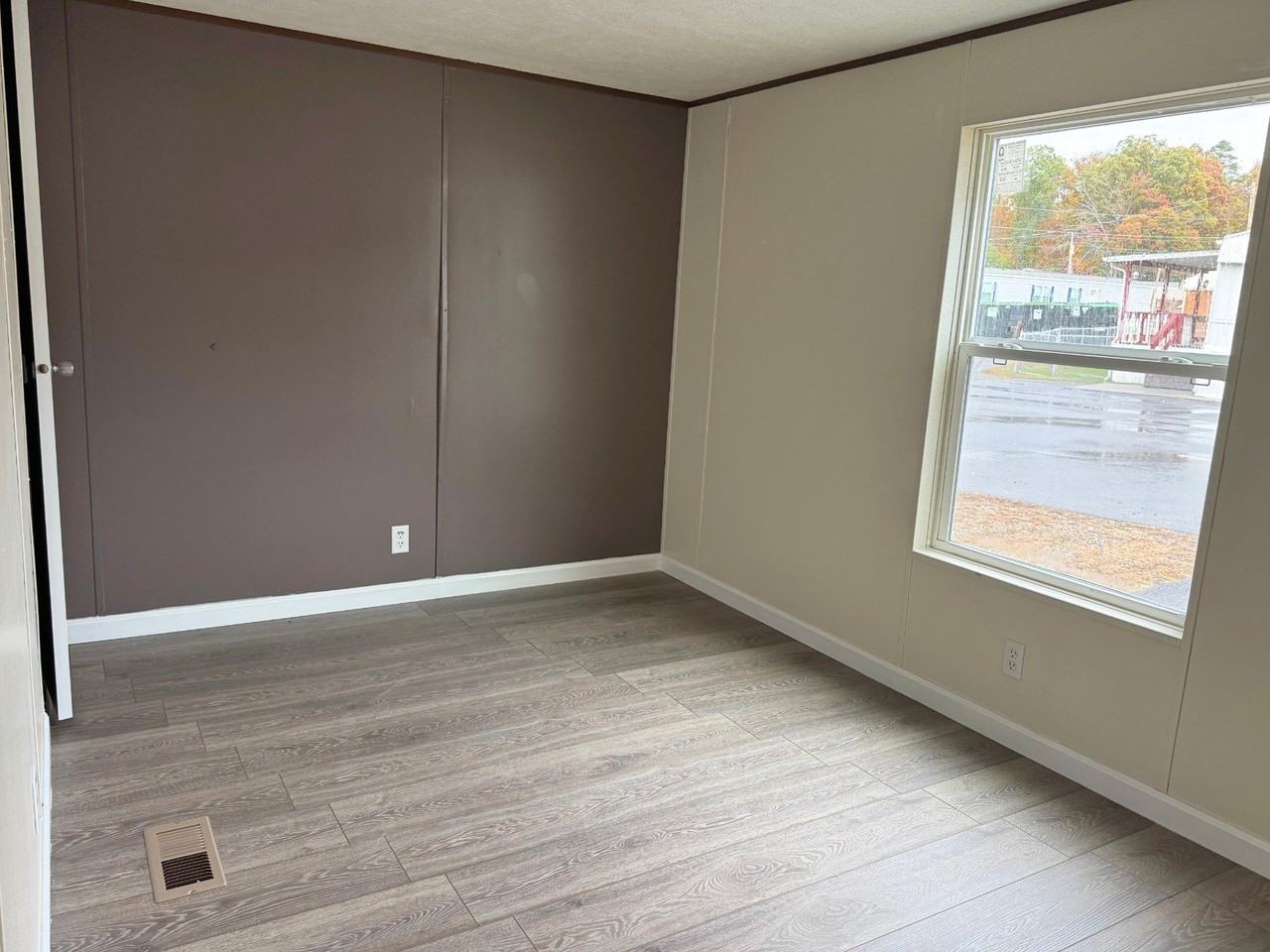 565 Travis Way - Photo 6 of 11